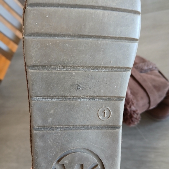 Micheal Kors Nwot Brown Kids Boots with Gold Accents Girls Size 1 - Picture 4 of 4